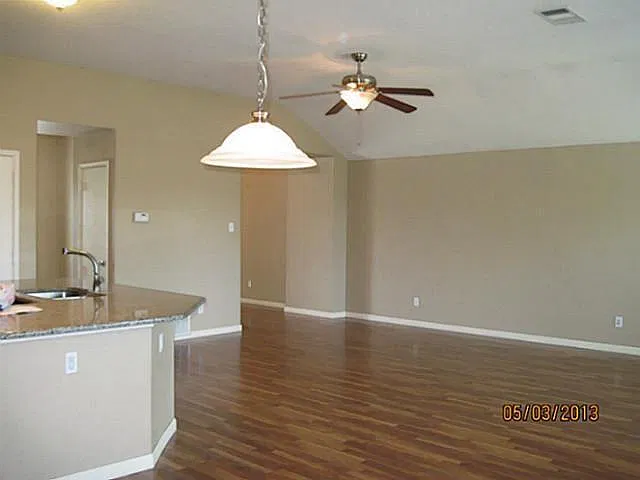 3 bed, 1777 sqft, $1,900 — Photo 2