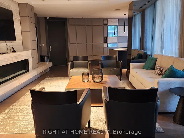 20 Fred Varley Dr #210 — Photo 44