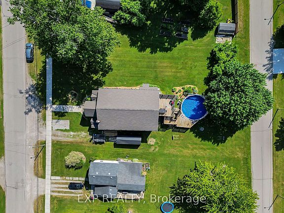 3rd image of 51181 Broadway St