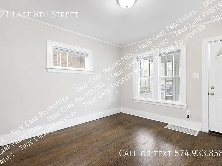 221 E 8th St — Photo 4