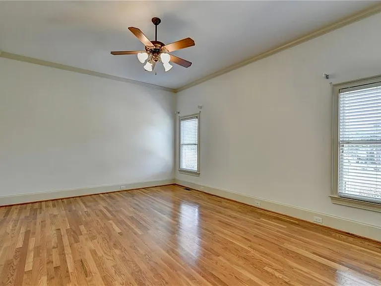 8910 Pinehurst Cv — Photo 24
