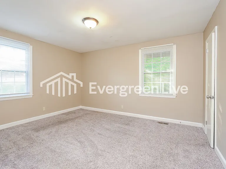 1016 Warren Ave — Photo 7