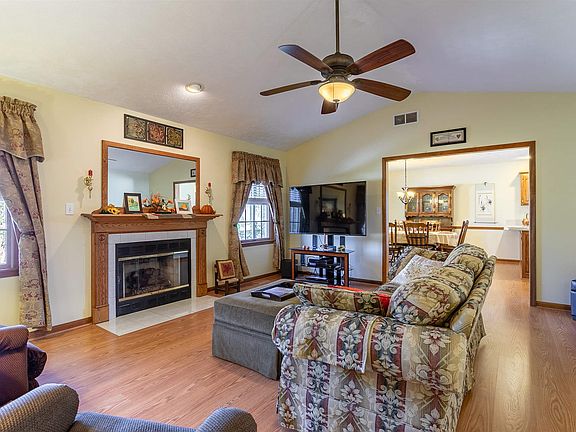 4th image of 10144 Neenah Dr
