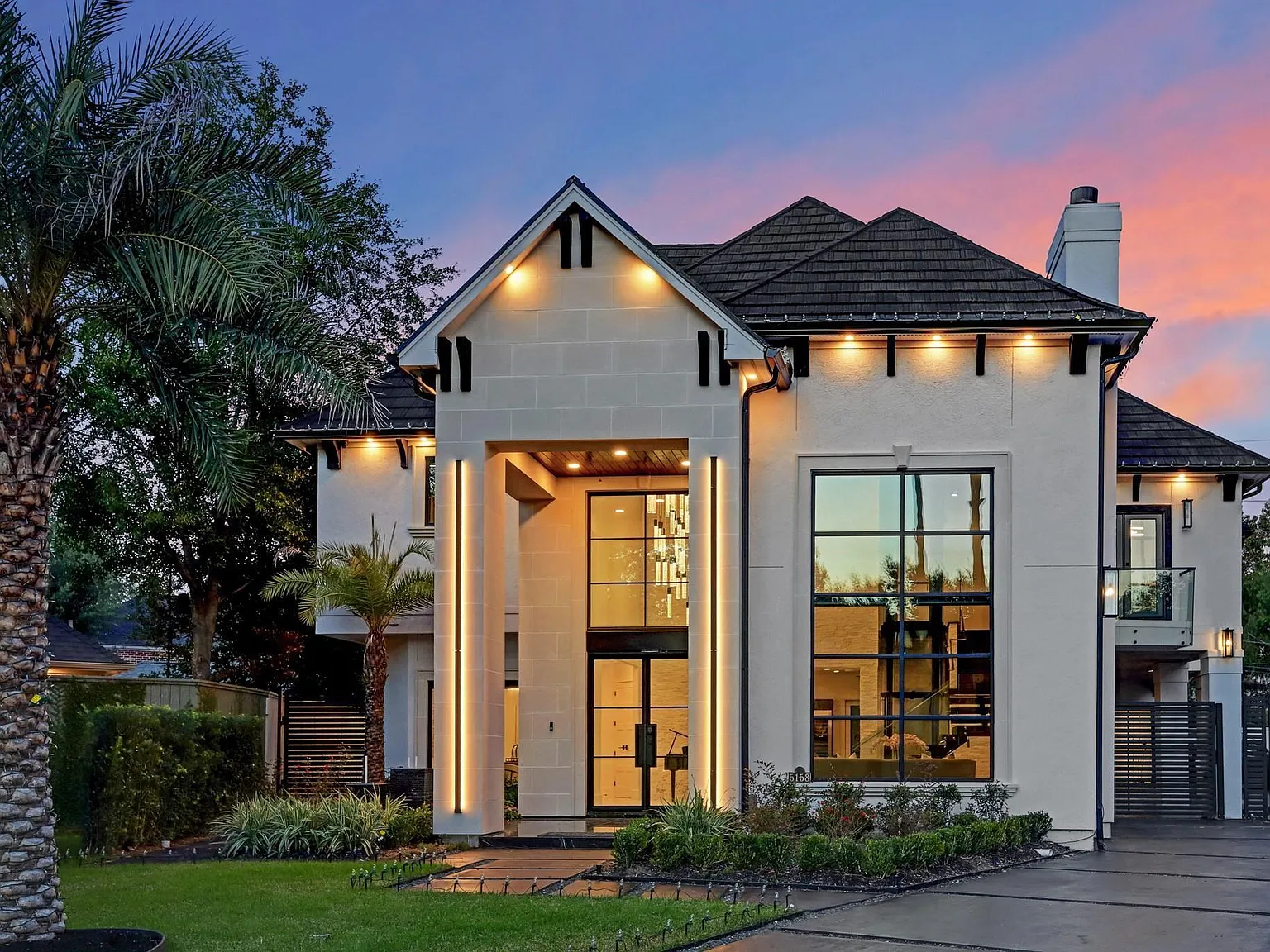 7 bed, 7.5 bath, 7133 sqft, $30,000 — Photo 1