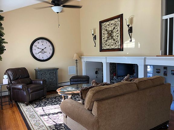 2nd image of 35 Laurel Dr