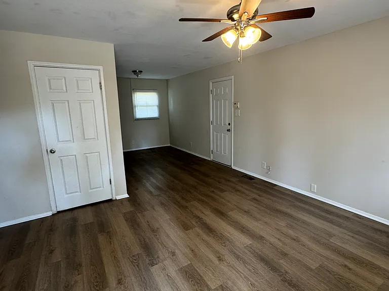 3268 N Wellington Ave — Photo 4