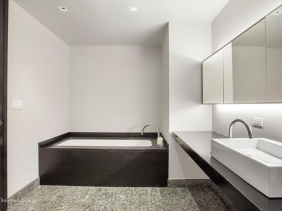 5th image of 20 Pine St APT 2001
