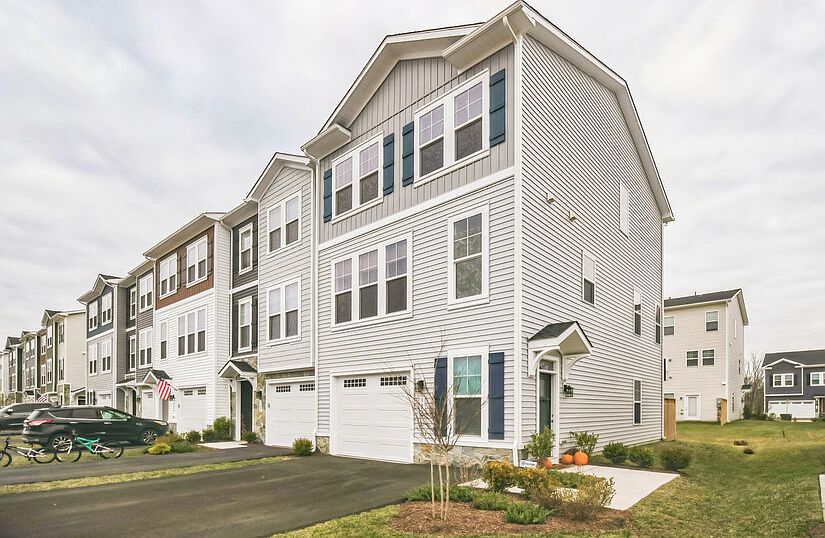Furnished Executive Townhouse in Lake Frederick, VA