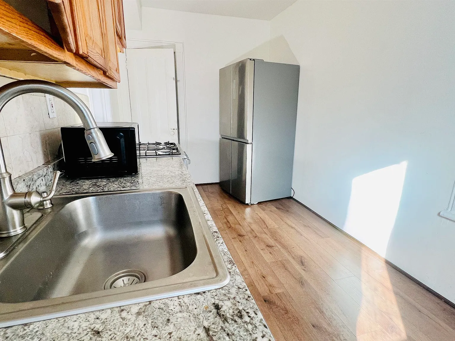 3 bed, 2.0 bath, $2,500 — Photo 2