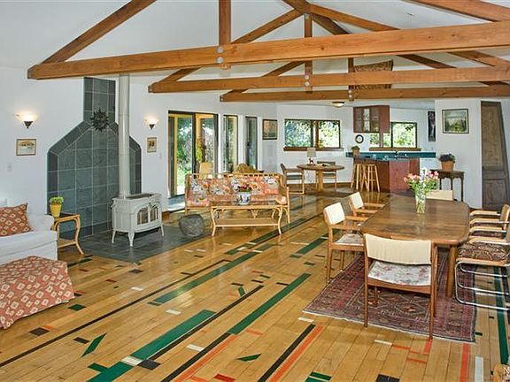3rd image of 10 Rose Ln