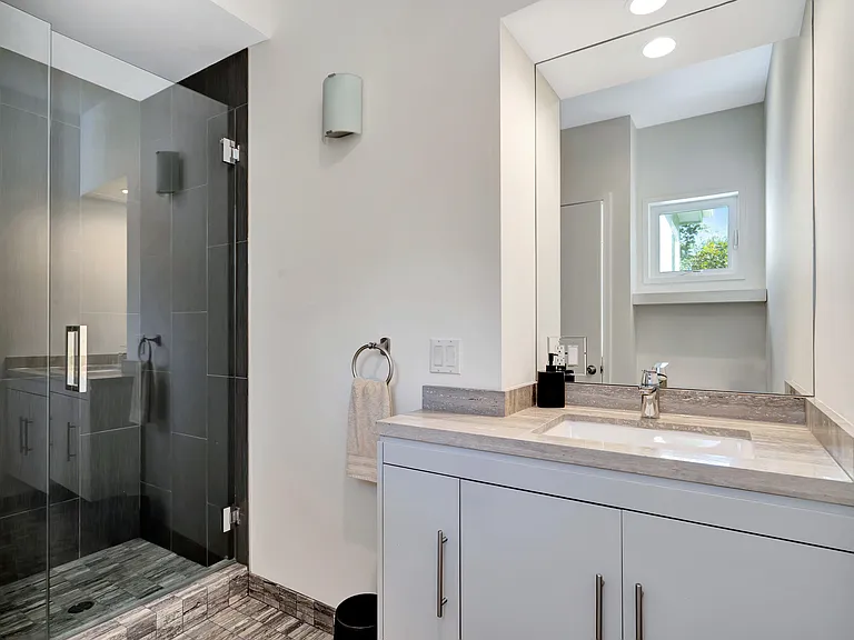 4974 Canoga Ave — Photo 35