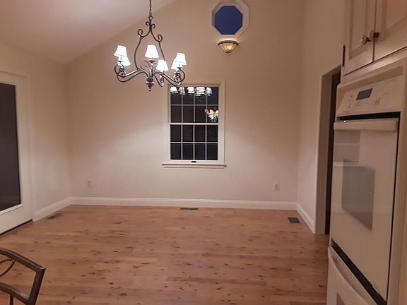 Dining area off kitchen