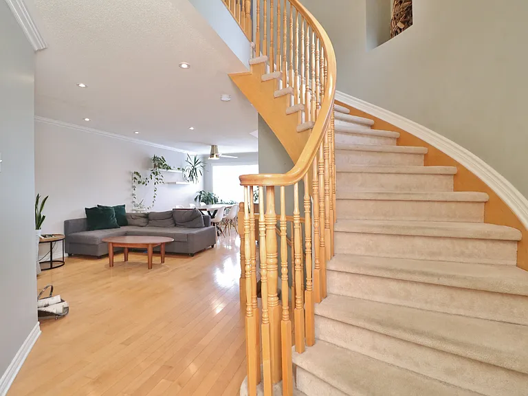 2216 Brockstone Cres — Photo 5