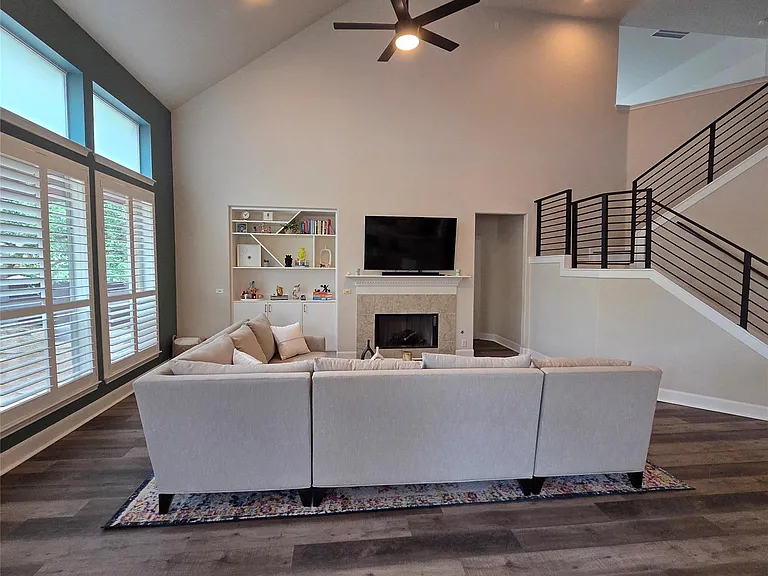 8208 Endeavor Cir — Photo 15