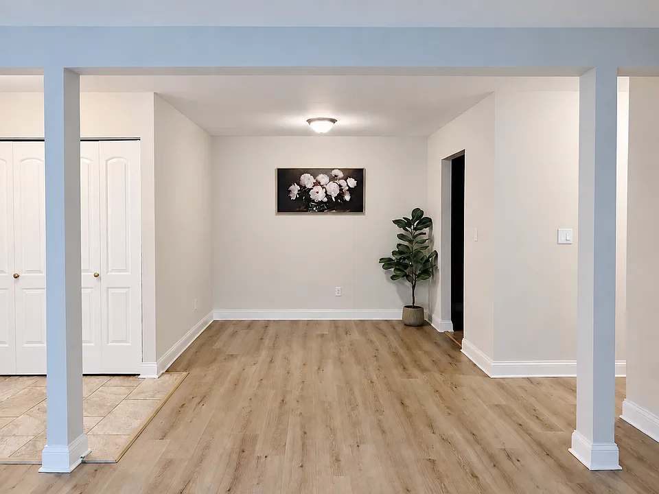 566 Somerset Ln #2