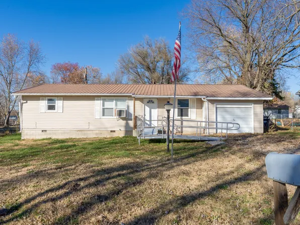 743 Hooker Drive, Buffalo, MO 65622