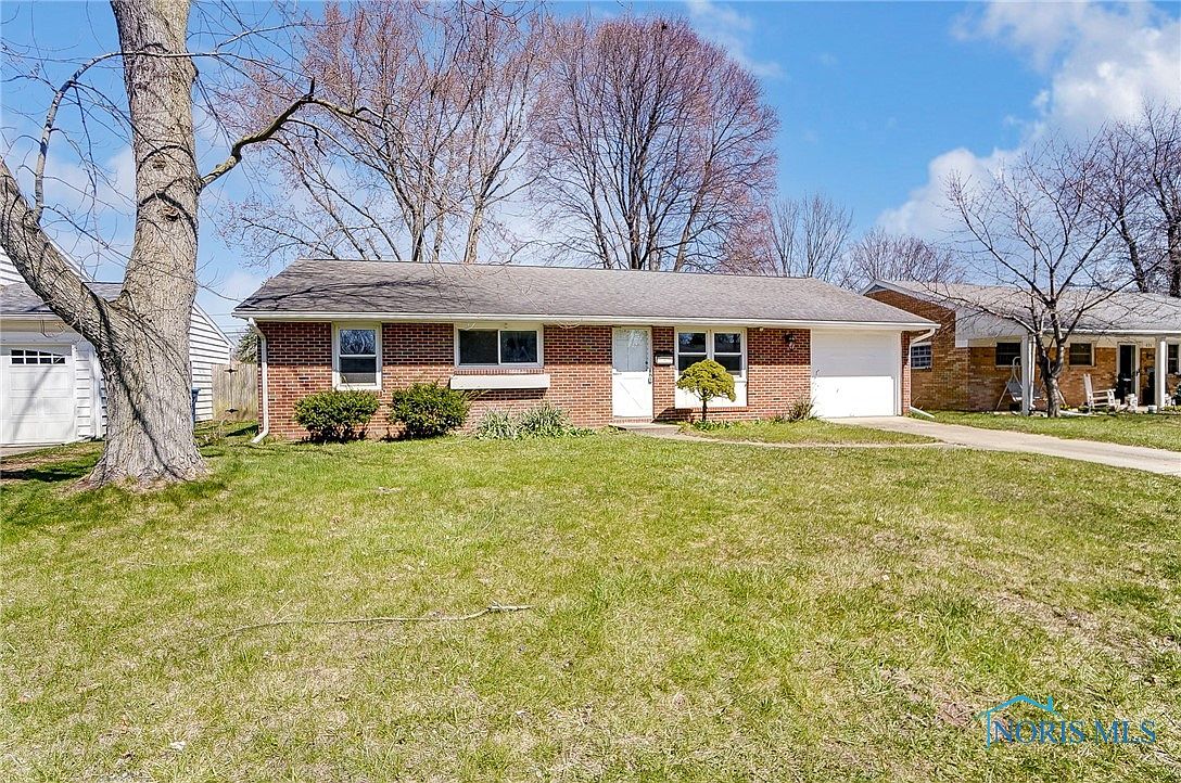 828 Maple Ln, Waterville, OH 43566 | Zillow