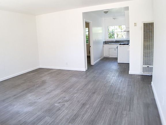 2nd image of 1130 W 106th St #1128