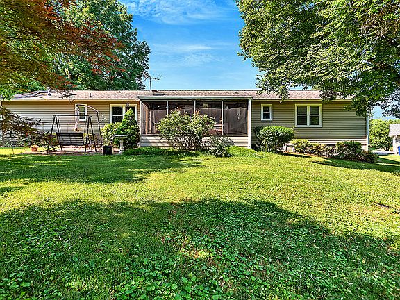 3rd image of 8565 Dresden Dr