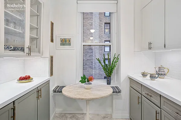 Sold by Sotheby's International Realty | media 22