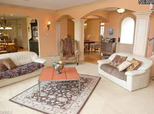 5333 S Island Dr NW, Canton, OH 44718