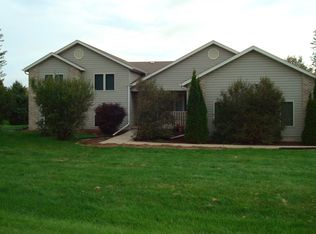 6815 Moonlight Cir, Sun Prairie, WI 53590