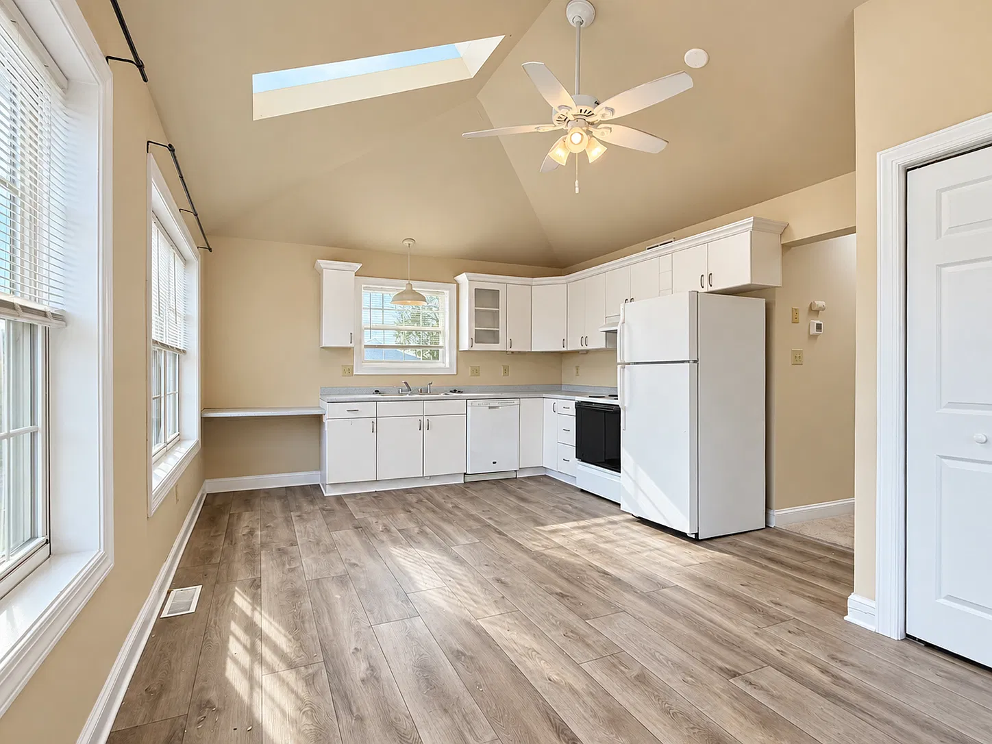 2 bed, 982 sqft, $1,450 — Photo 3