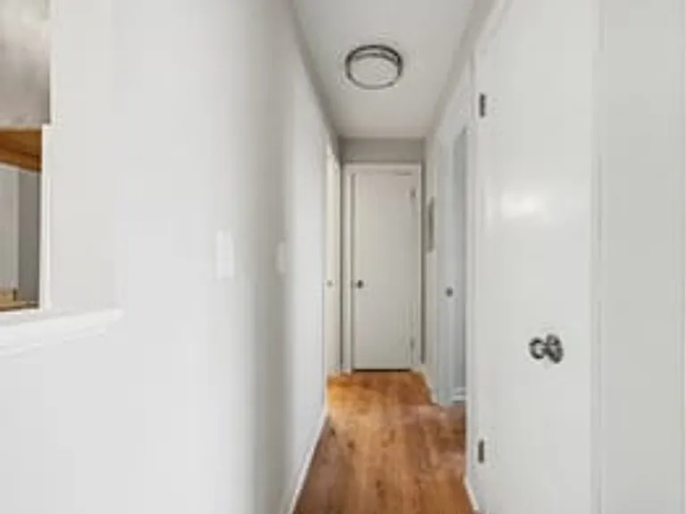 McGregor Apartments — Photo 9