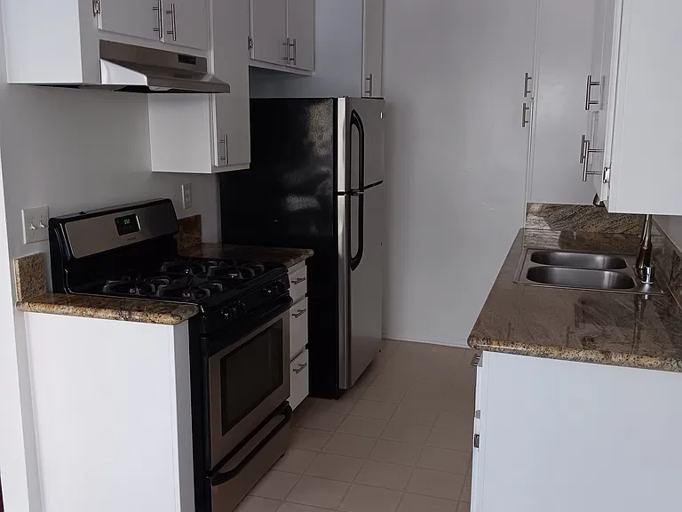 12333 Texas Ave — Photo 32