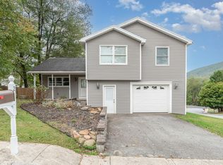 2 Independence Dr, Mount Holly Springs, PA 17065