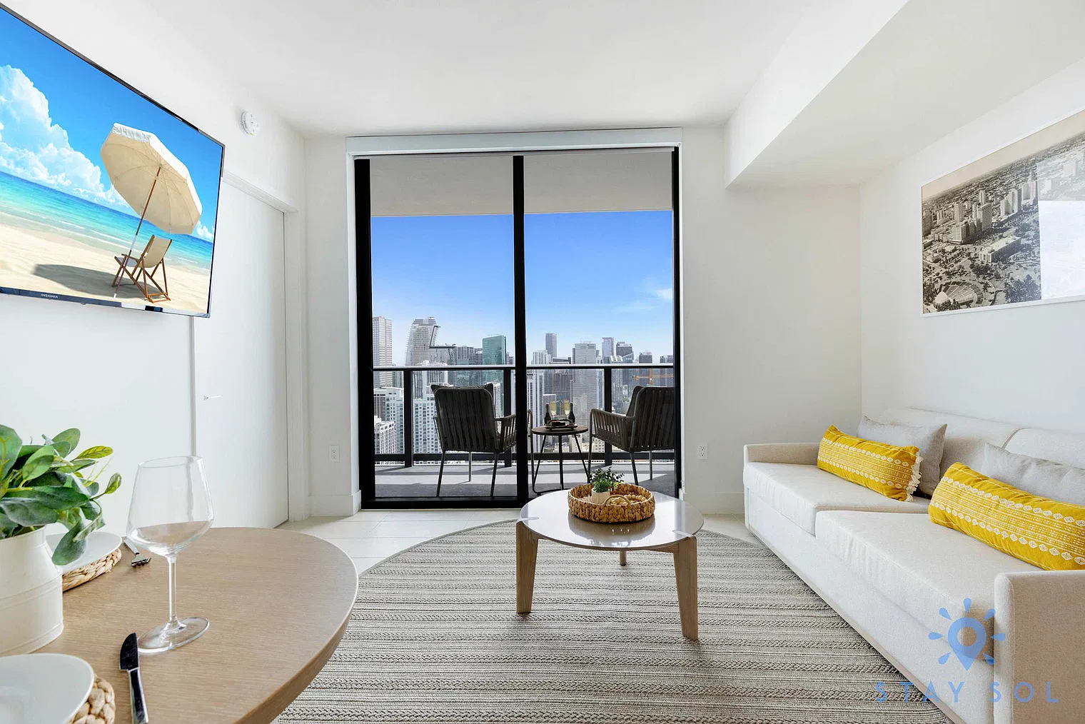 1 bed, 1.0 bath, 645 sqft, $7,014 — Photo 1