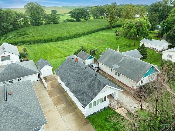 2nd image of 210 N 8th St