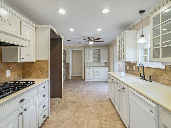 4th image of 902 Dunbarton Dr