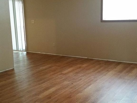 3rd image of 3017 Viking Dr APT 6