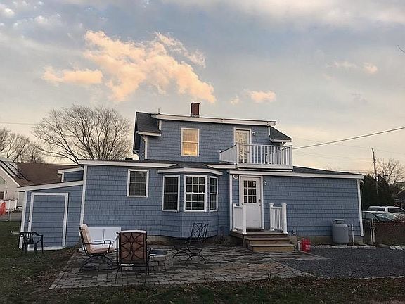 Barbecue area with fire pit