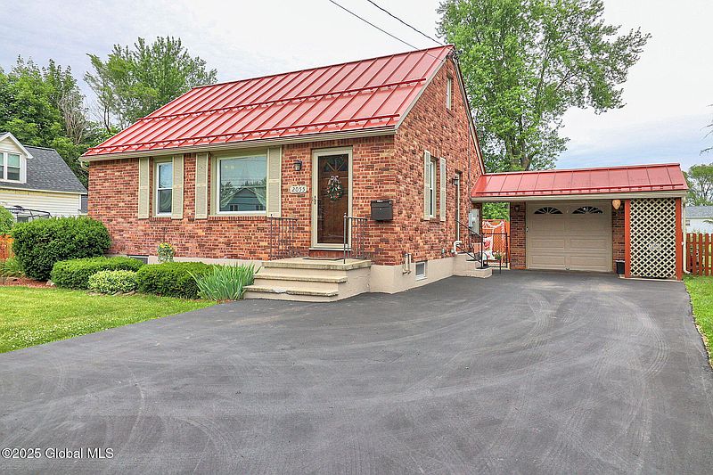 2nd image of 2055 Curry Road