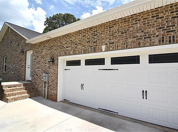5th image of 2214 Evergreen Dr
