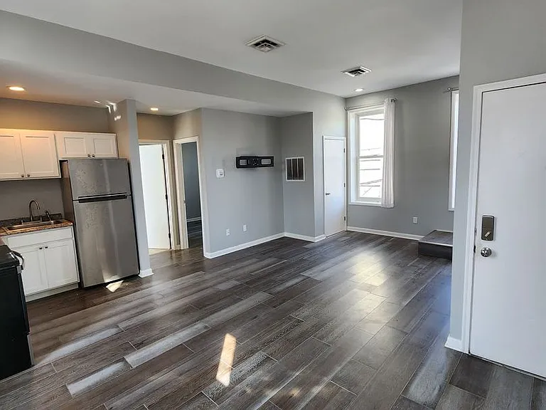 265 Boas Street — Photo 5