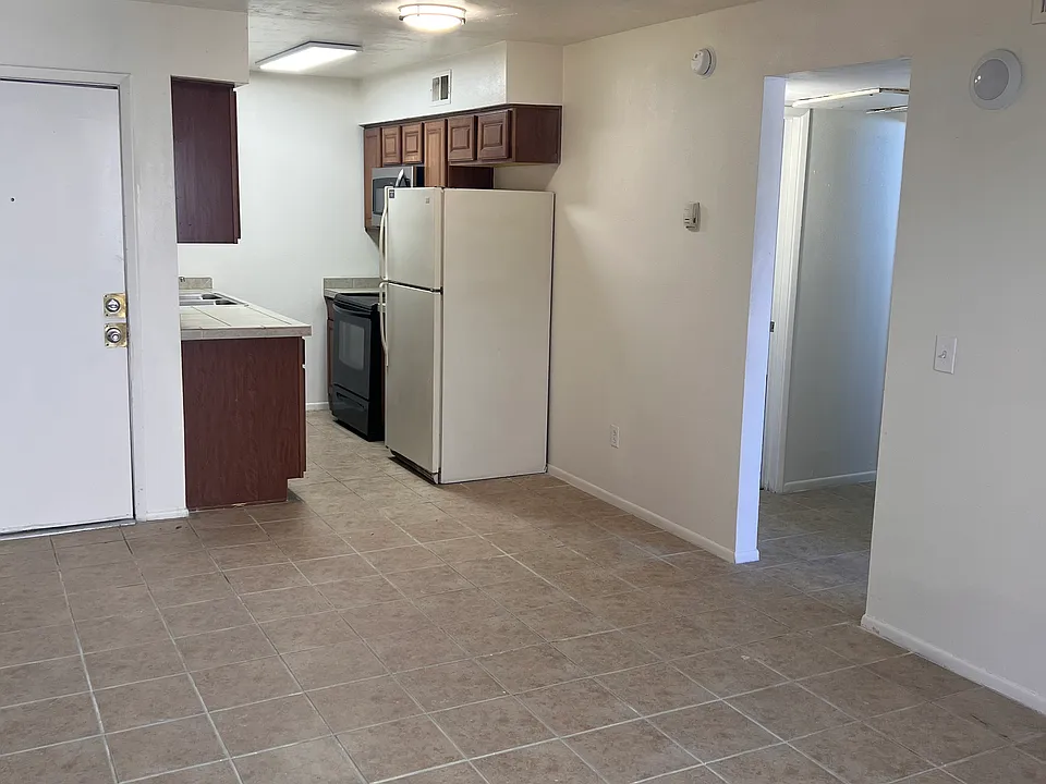 1810 E Blacklidge Dr #712