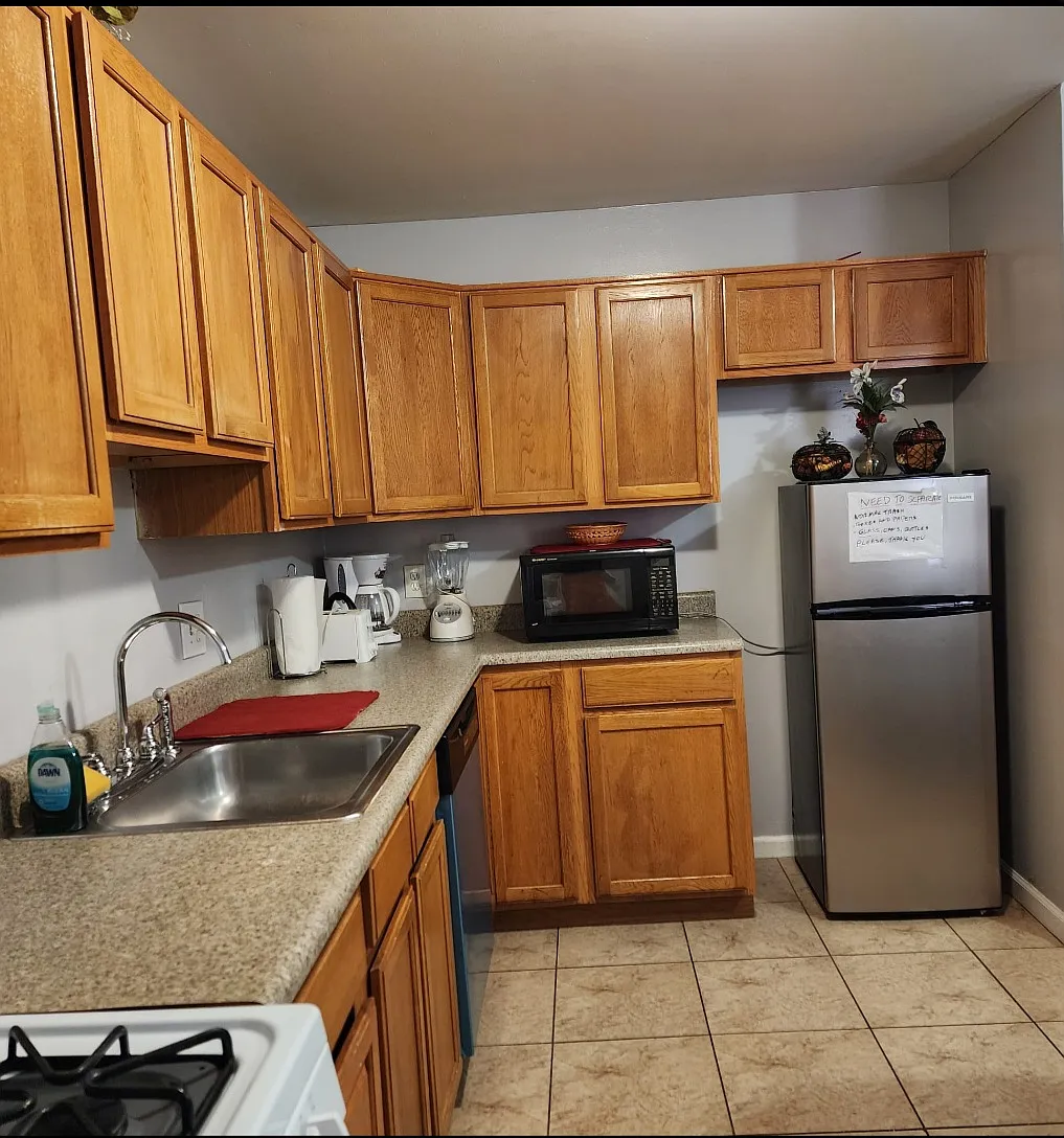 212 Astor St — Photo 2