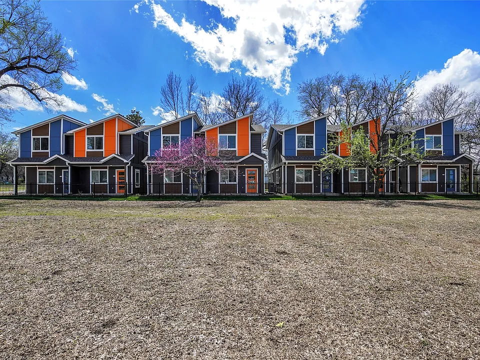 708 N Date Ave