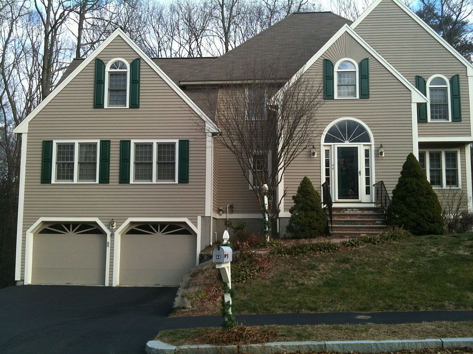 Very nice contemporary colonial on a cul de sac.