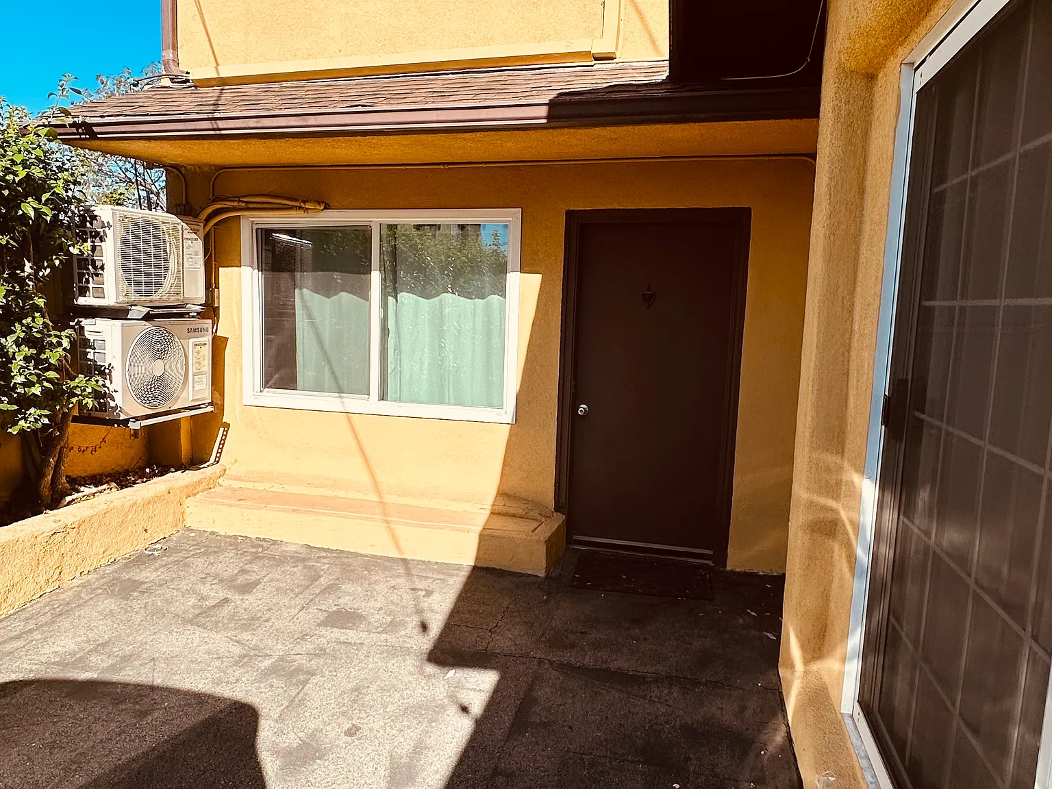 1 bed, 1.5 bath, 700 sqft, $2,400 — Photo 3