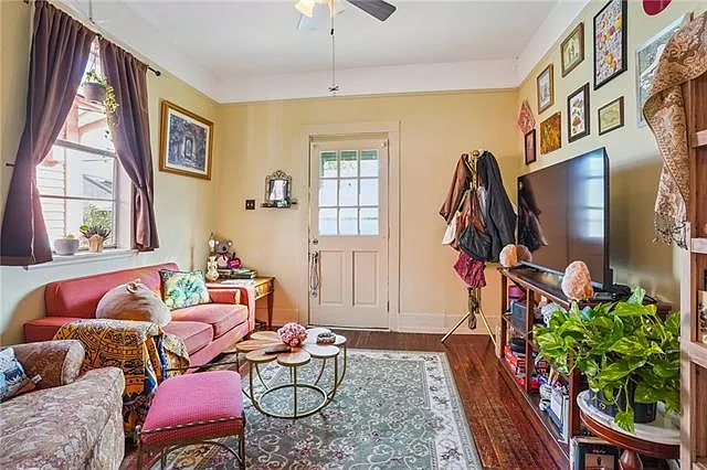 536 Marigny St — Photo 2
