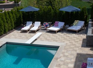 2888 Addison Cir S, Rochester, MI 48306