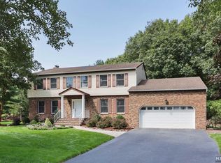 62 Dodge Ct, Mahwah, NJ 07430