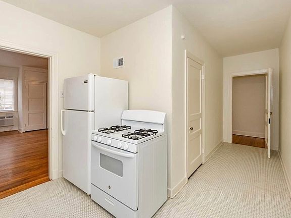 5th image of 805 Spanish Town Rd #6