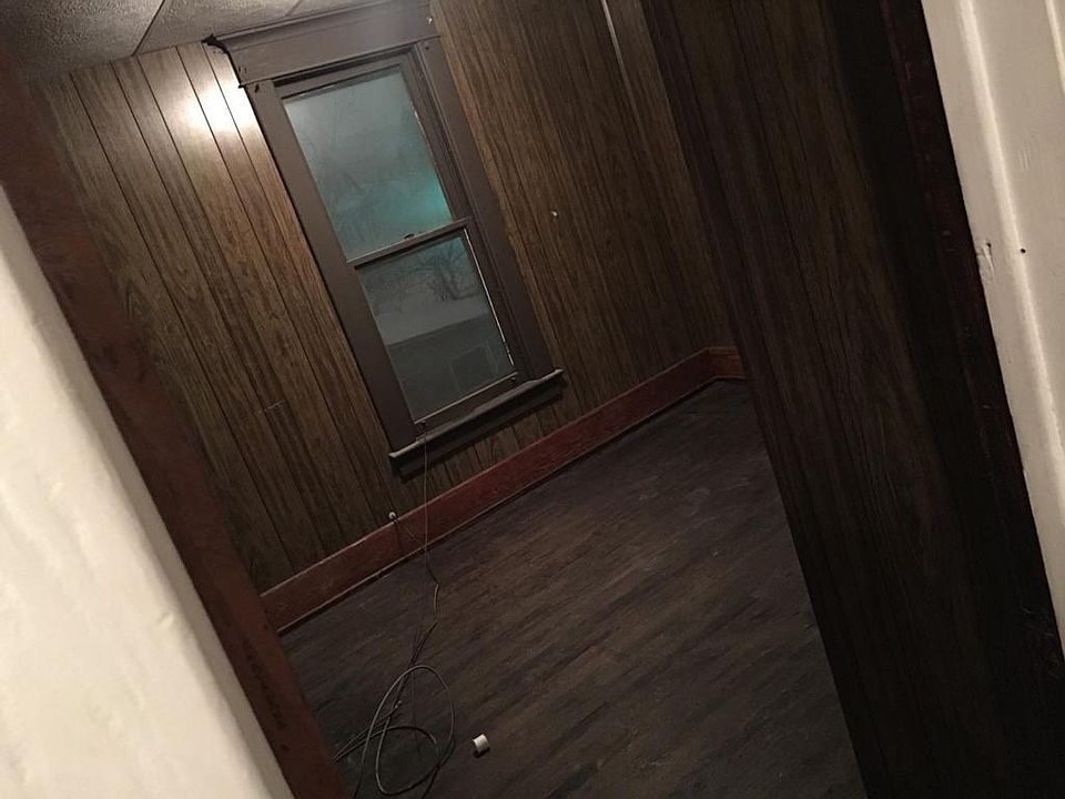 1st image of 470 E Ferry St