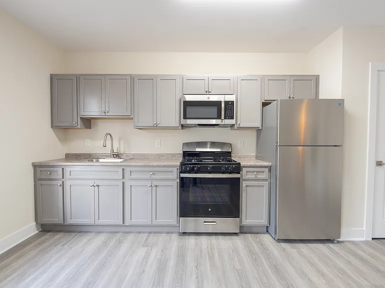 Glasstown Village Apartments — Photo 19