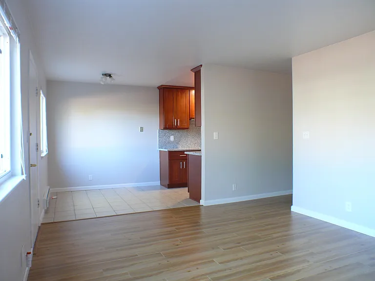 Decent dinning area next to kitchen